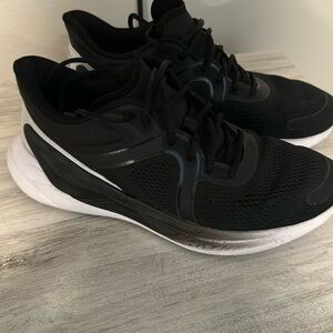 Lululemon women’s sneakers size 8